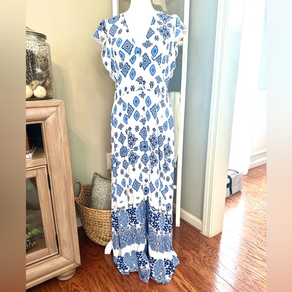 🔥BNWT Butterfly Sleeved Shirred Single Breasted Maxi Dress! - Picture 6 of 9
